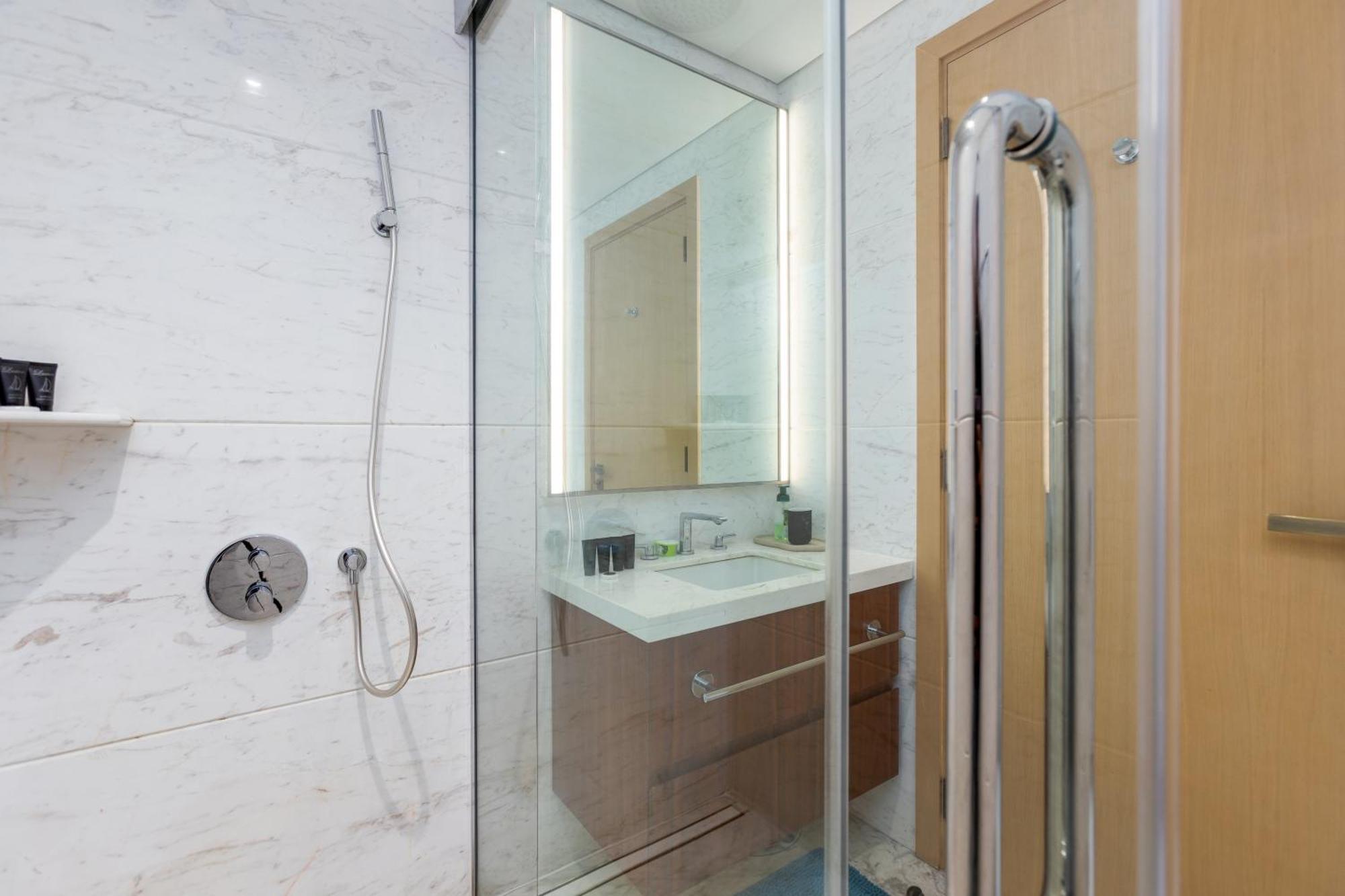 Modern 1Br Apartment, High Floor, Near Dubai Mall Екстер'єр фото