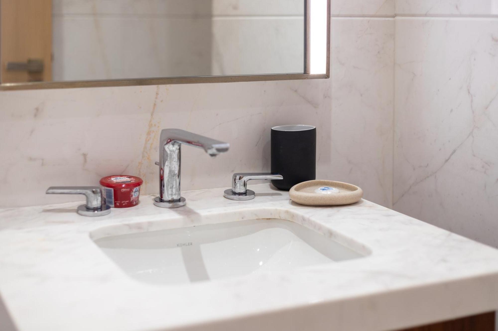Modern 1Br Apartment, High Floor, Near Dubai Mall Екстер'єр фото
